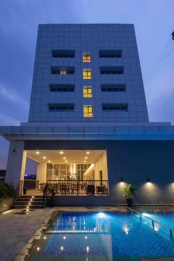 Hotel Santika Pasir Koja Бандунг Экстерьер фото